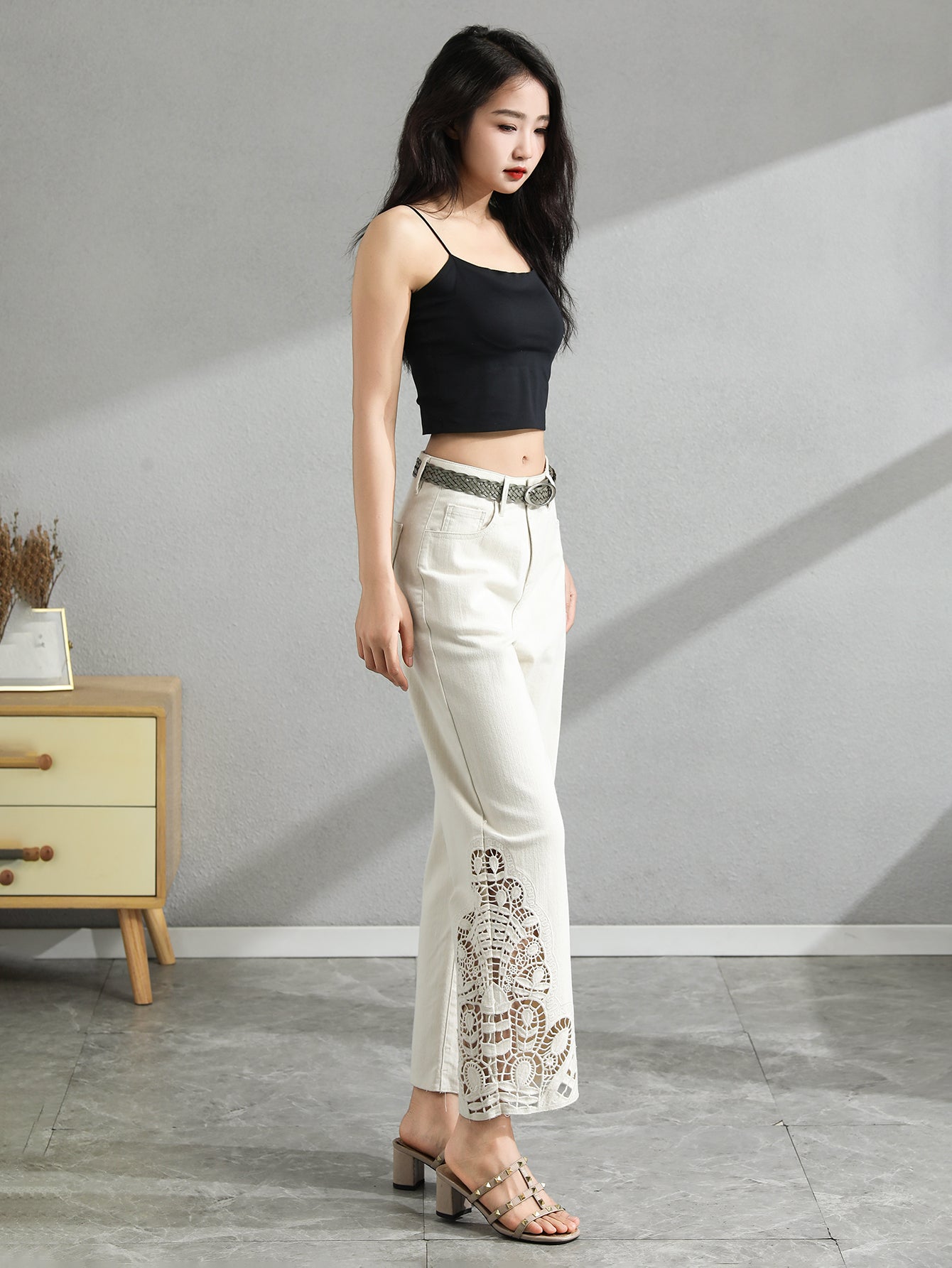 【 AHNGO 】 Summer Chinese style hollow embroidery slimming high waist apricot color European style nine part western-style white wide leg denim 8944